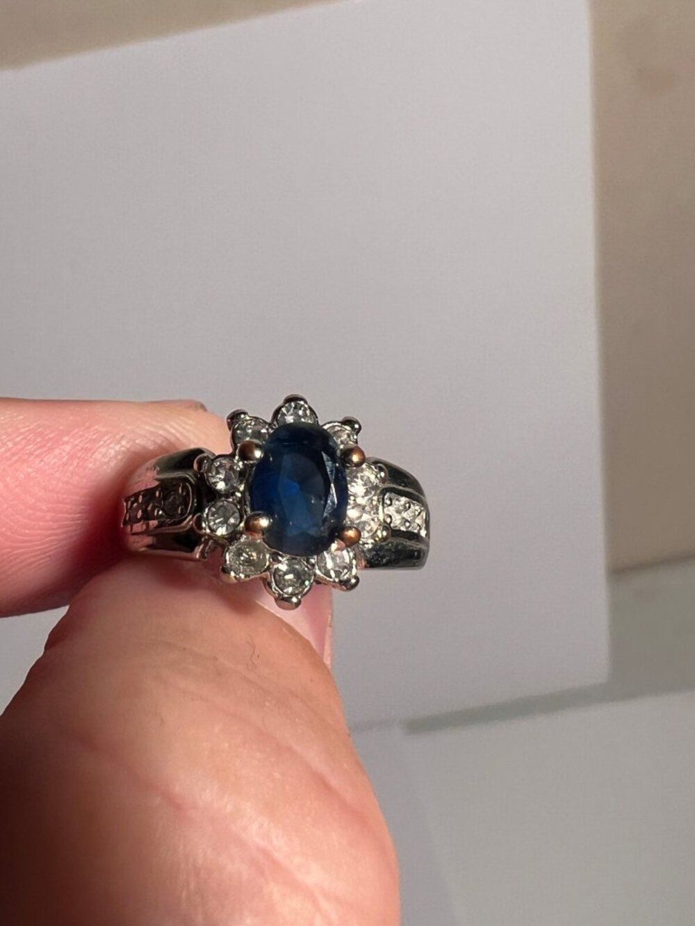 Vintage Style Faux Sapphire & Rhinestone Halo Statement Ring - Size 6.5 - Picture 8 of 9